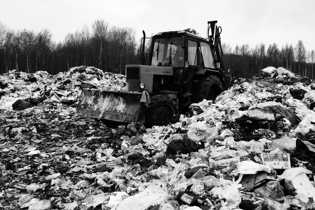 На свалку в Гдовском районе хотят разрешить свозить мусор из Псковского района
